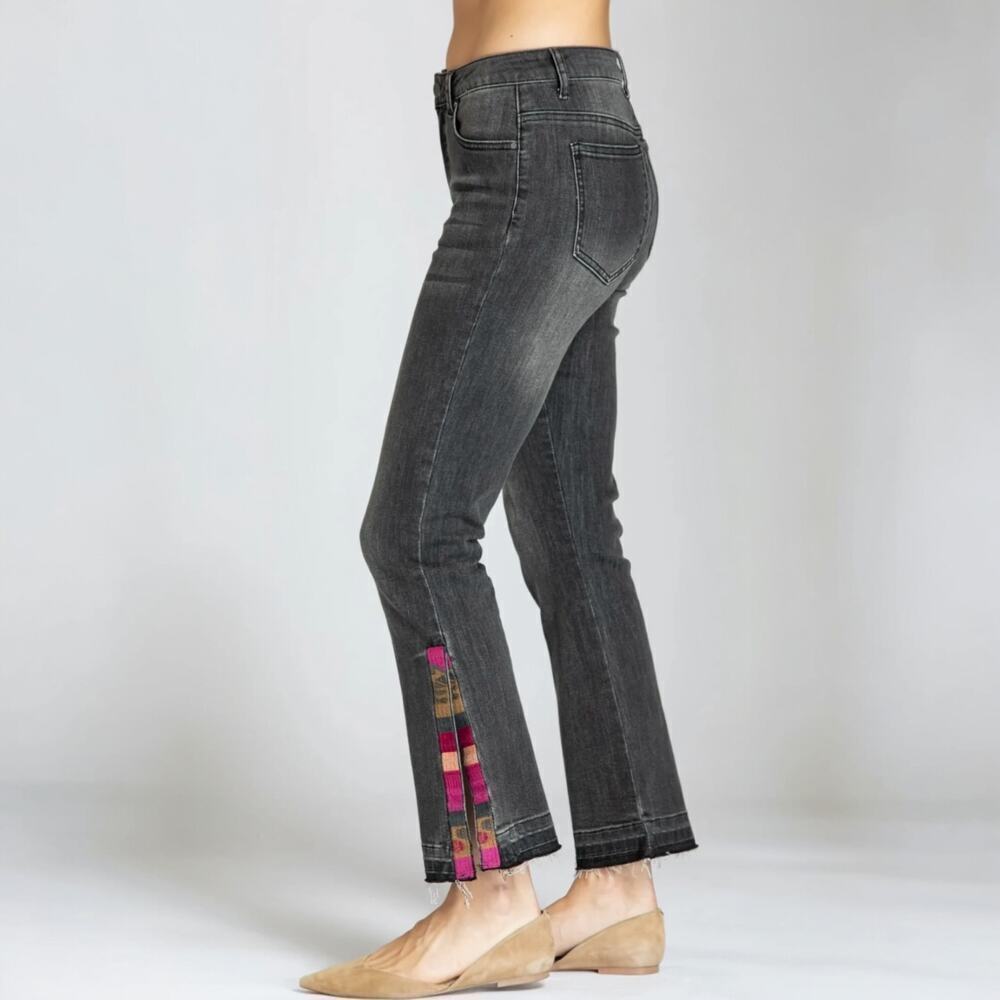 APNY Crop Flare Jean Side Hem Embroidery Mid Rise Black Dark Wash Denim size 4
